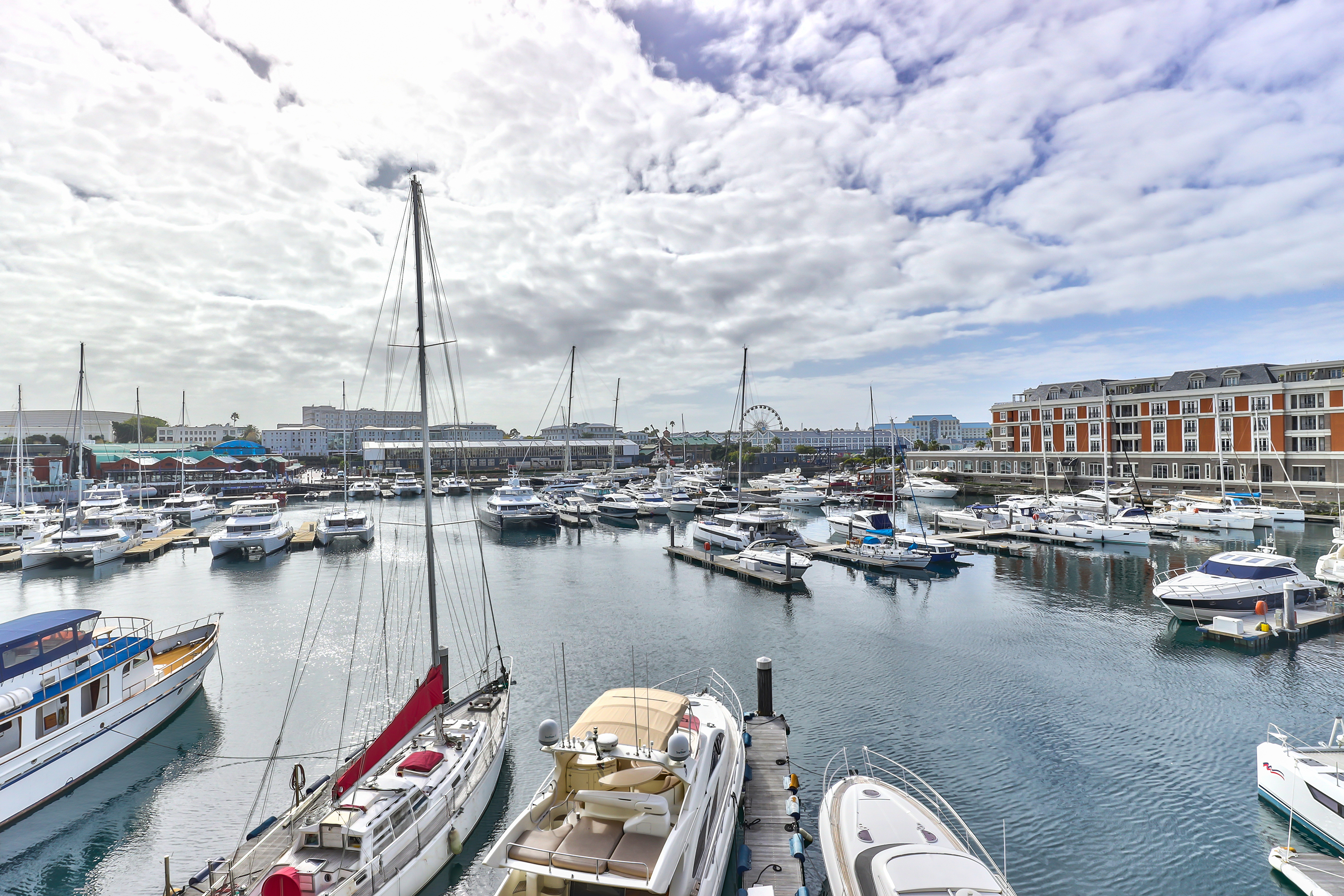 Penrith 201 Waterfront Yacht Basin and V&A Waterfront view