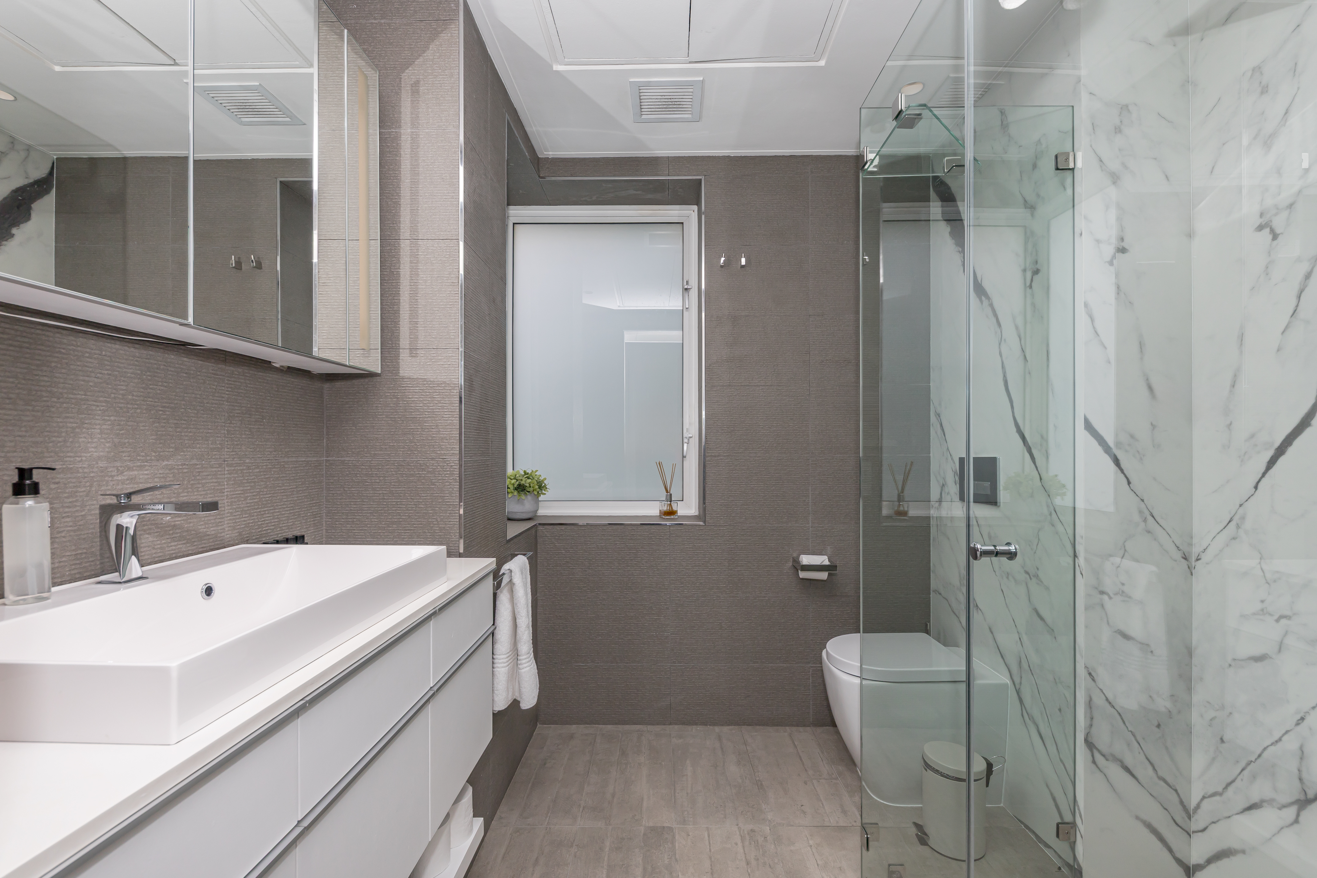 Dovenby 501 bathroom vanity and shower