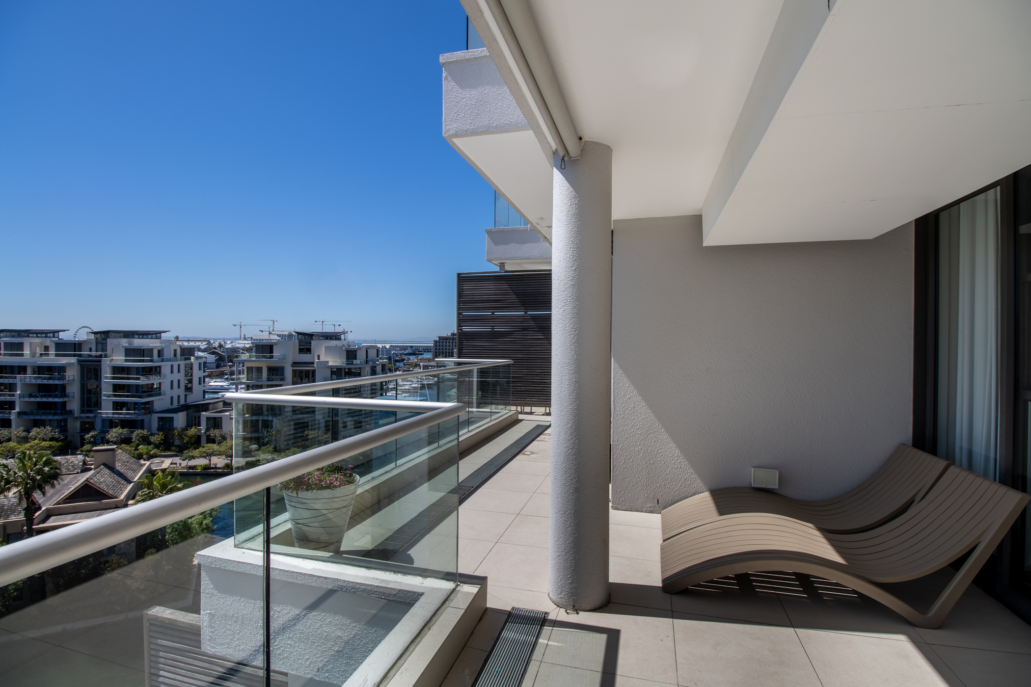 Juliette 603 balcony detail