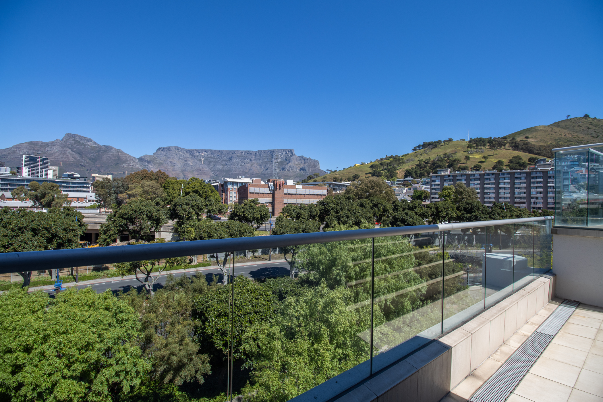 Juliette 603 Table Mountain and city view