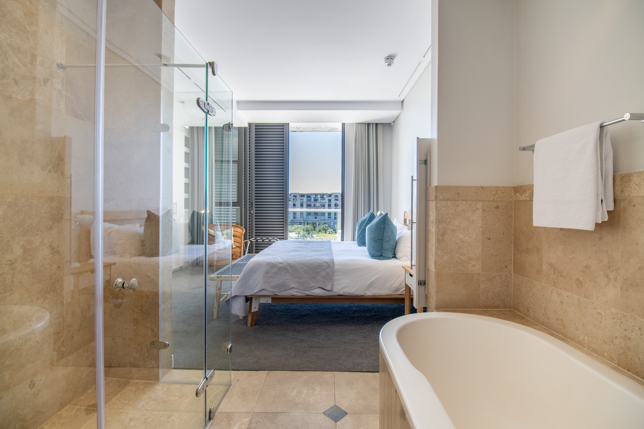 Juliette 603 main bedroom bathroom view