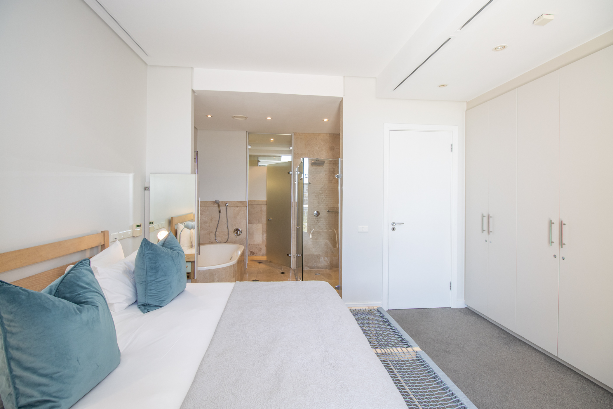Juliette 603 bedroom storage and entrance
