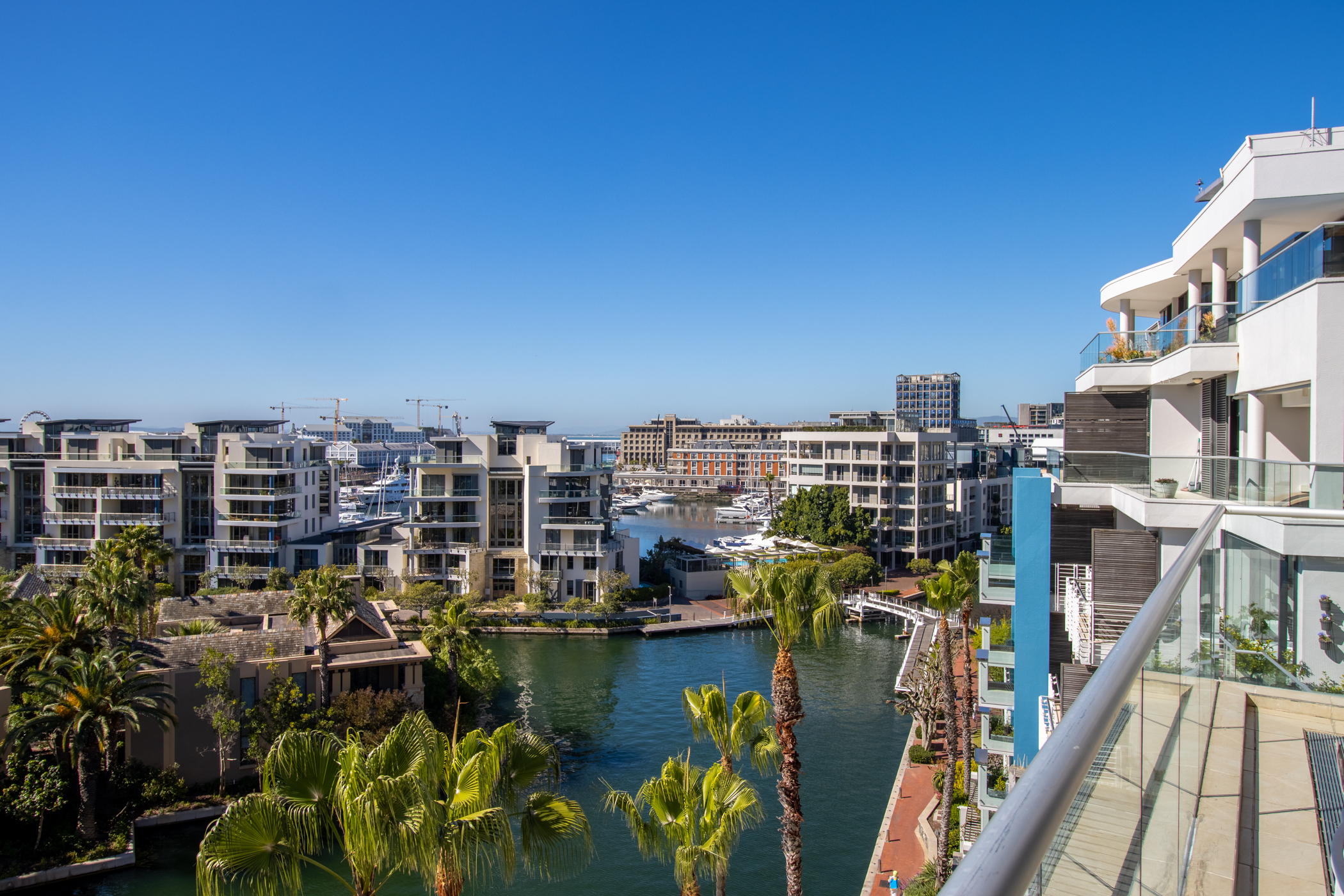 Juliette 604 Waterfront Canal and Table Mountain view