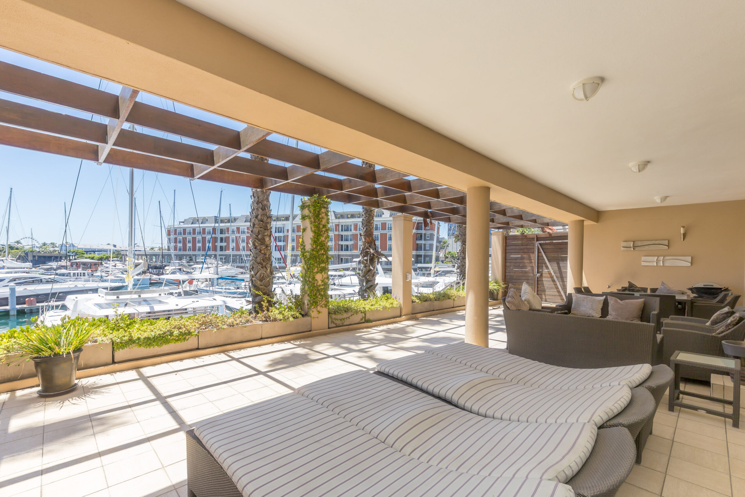Parergon 003 private balcony with Waterfront Yacht Basin views
