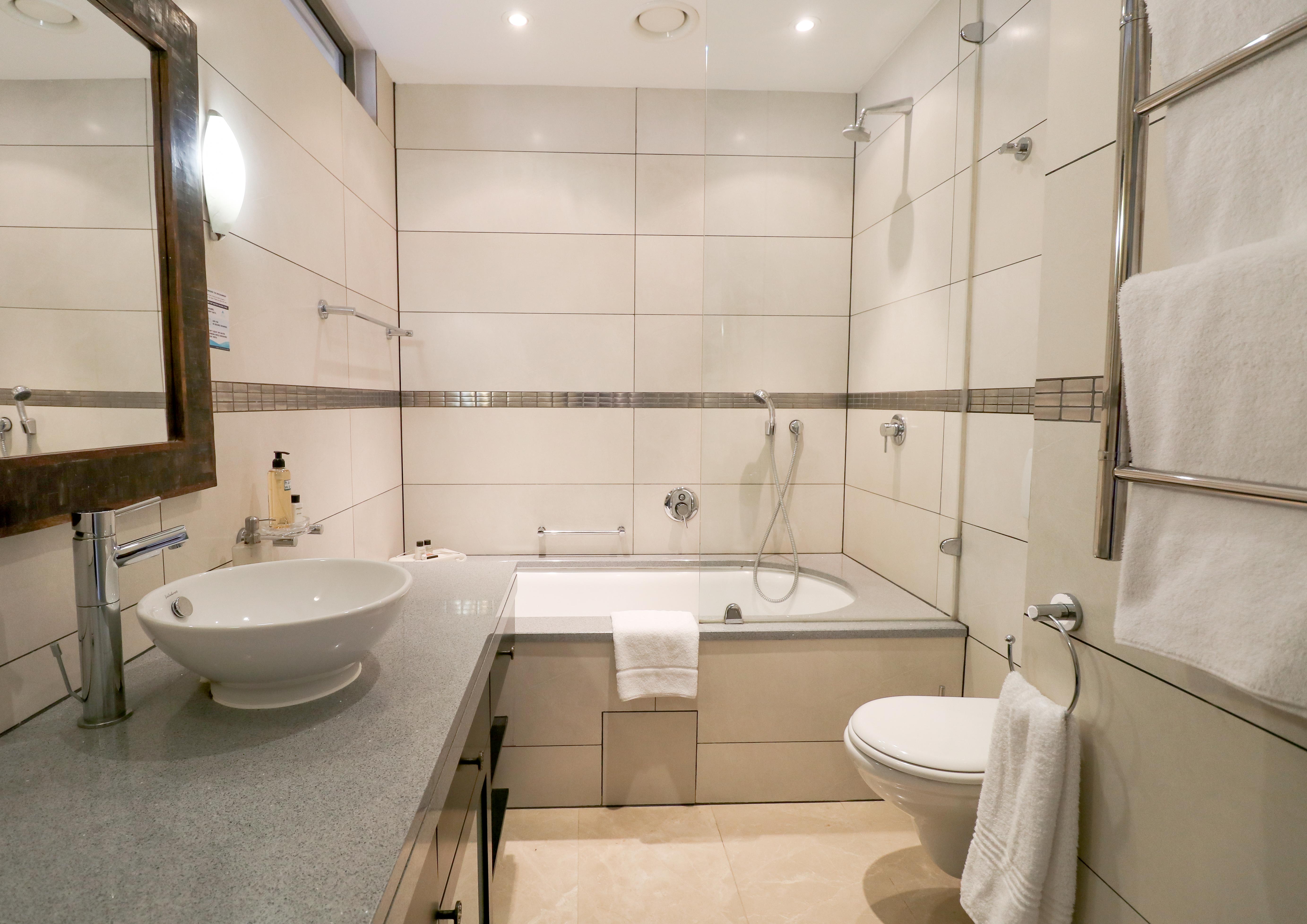 Pembroke 302 bathroom with bath and hand shower