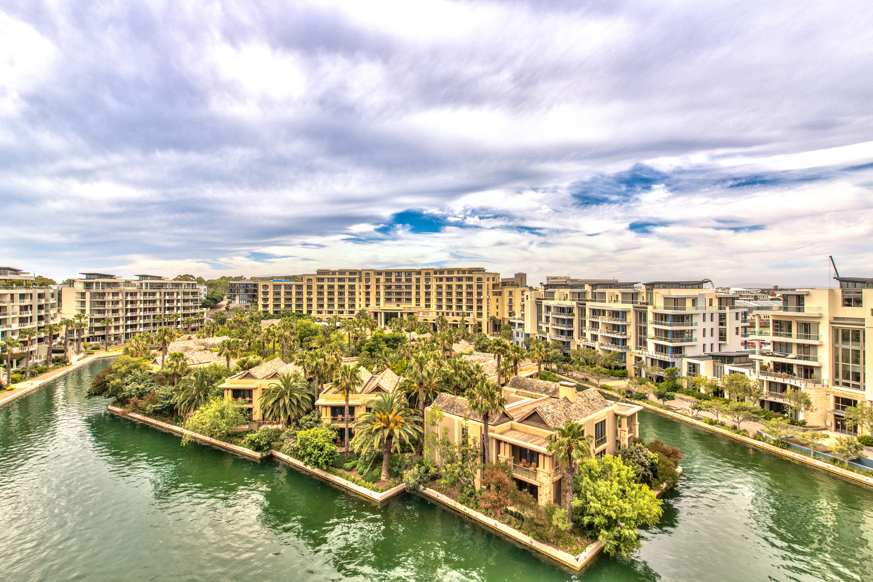 Juliette 602 elevated Waterfront canal and marina view