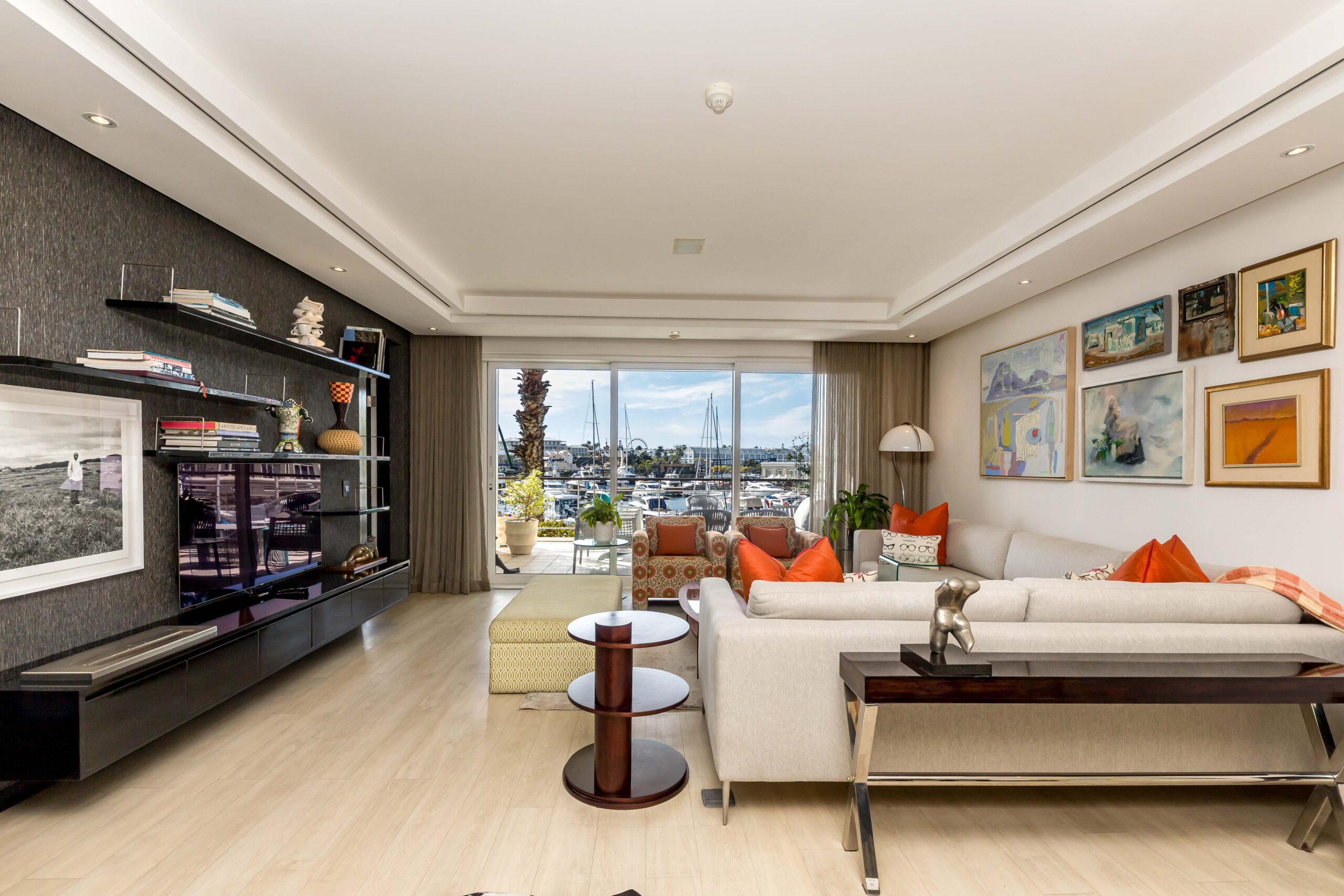 Parergon 106 open-plan lounge overlooking the Waterfront Yacht Basin and V&A Waterfront